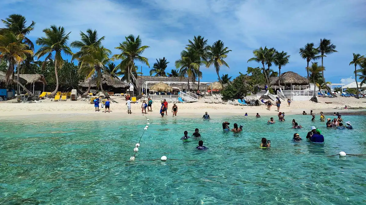 Catamaran under way off the Dominican coast on a comfort catamaran Catalina Island snorkeling trip to Isla Catalina